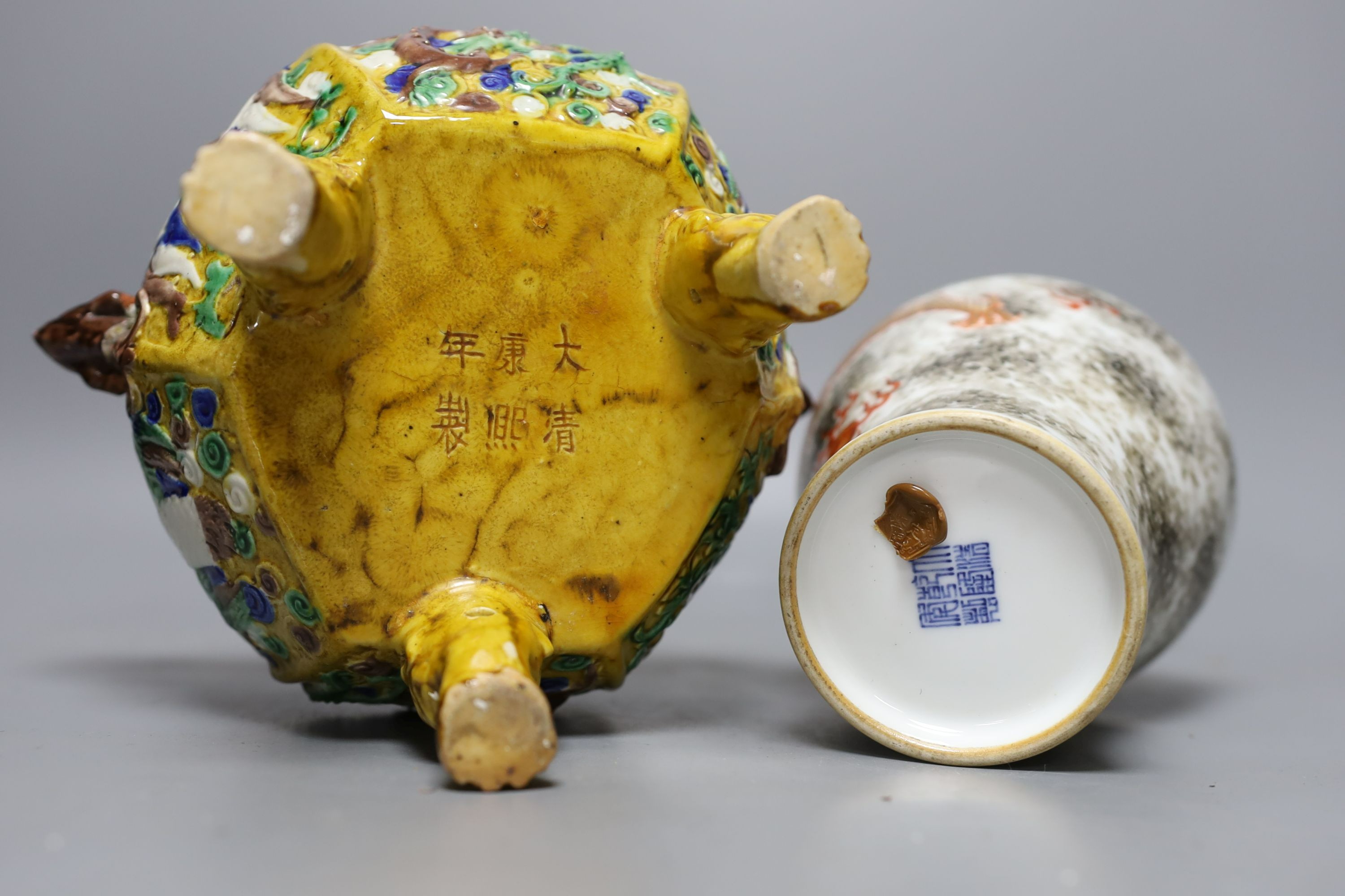 A Chinese sancai tripod censer together with a Chinese dragon pattern vase, 23.5cm tall, (2)